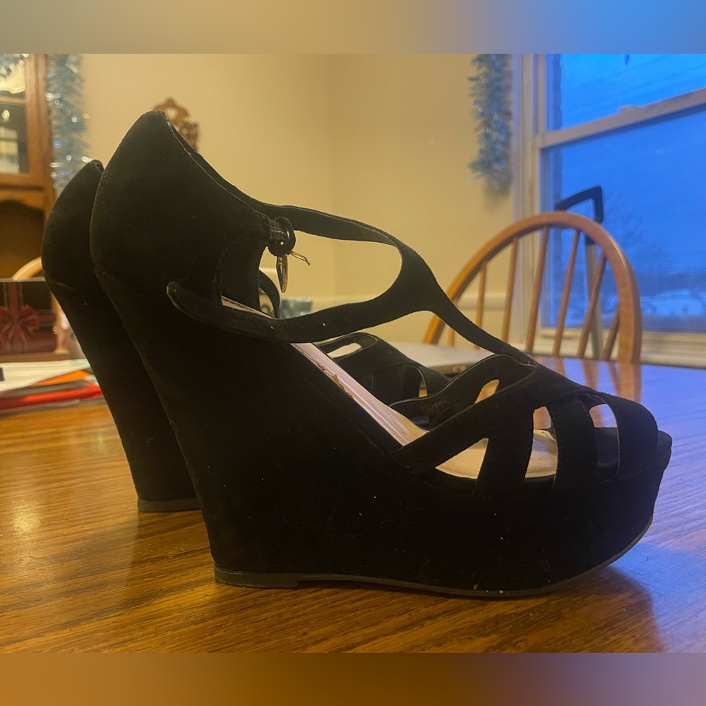 Elegant Black Wedge Sandals